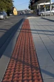 Realizacja krawędzi przystanka Polbruk Focus Ostrzegawcza czerwona gr. 8 cm.webp