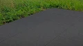 Realizacja Polbruk Płytka chodnikowa grafitowa trawnik.webp