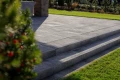 Realizacja Polbruk Grando Nerino gładki trawnik.webp