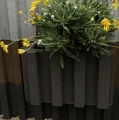 Realizacja Polbruk Abax Grafitowy kwiaty.webp